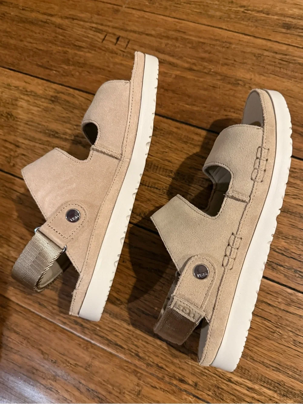 UGG Big Kids' Girls' Size 6 Goldenstar Glide Sandals - Sand